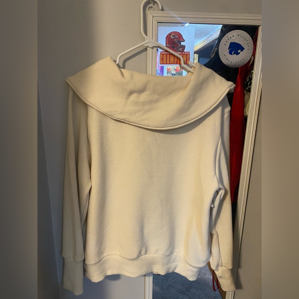 Cream pullover - Picture 2 of 2